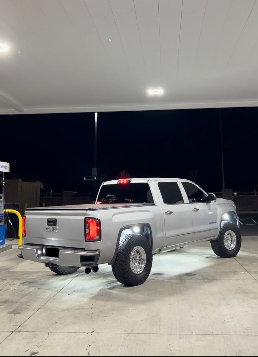 2014–2018 Chevy Silverado & GMC Sierra Third 3-Pod Chase Light