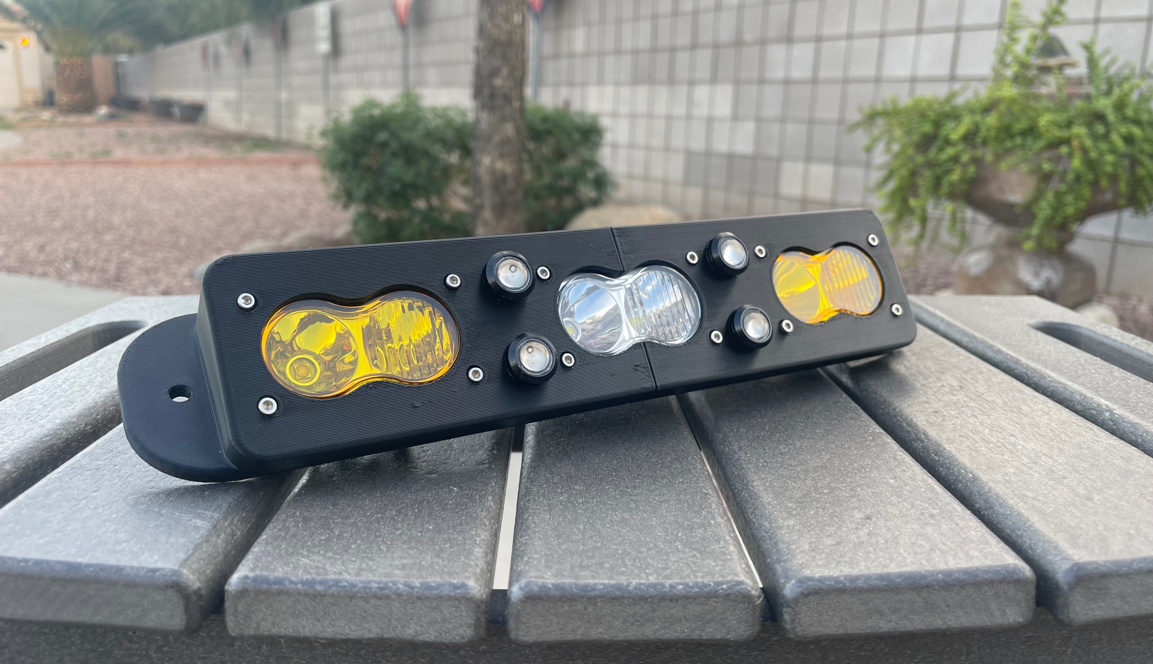 2014–2018 Chevy Silverado & GMC Sierra Third 3-Pod Chase Light
